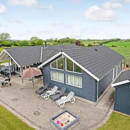 5 Bedroom Beautiful In Sydals * Høruphav