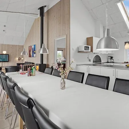 5 Bedroom Beautiful In Sydals Casa vacanze *