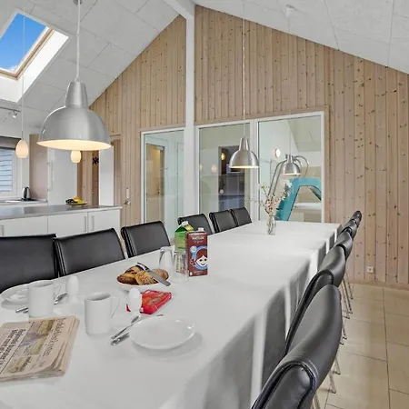 5 Bedroom Beautiful In Sydals Casa vacanze