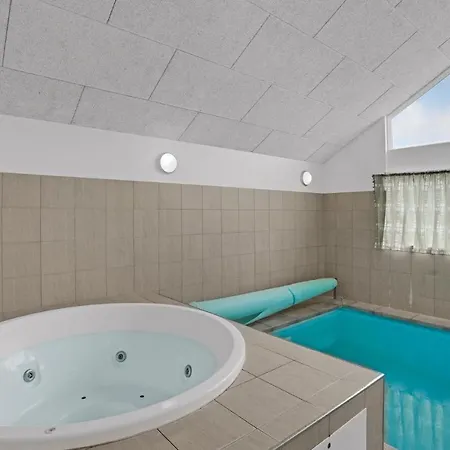 5 Bedroom Beautiful In Sydals 霍如帕